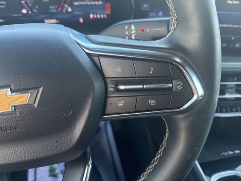 Used 2025 Chevrolet Traverse LT FWD image 26