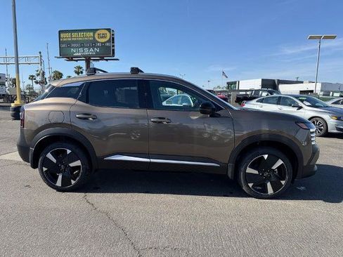 New 2026 Nissan Kicks SR w/ Cold Weather Package FWD image 7