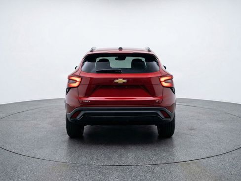 Used 2025 Chevrolet Trax LT w/ LT Convenience Package FWD image 7