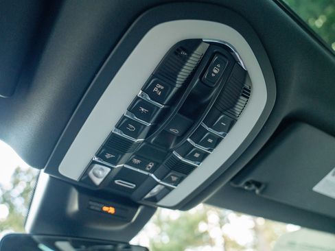 Certified 2026 Porsche Macan AWD/4WD image 22