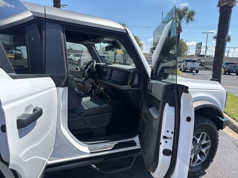 Used 2023 Ford Bronco Badlands image 14