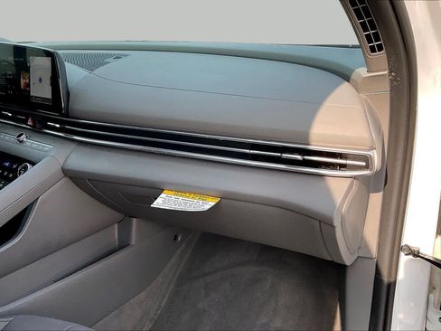 Used 2024 Hyundai Elantra SEL FWD image 16