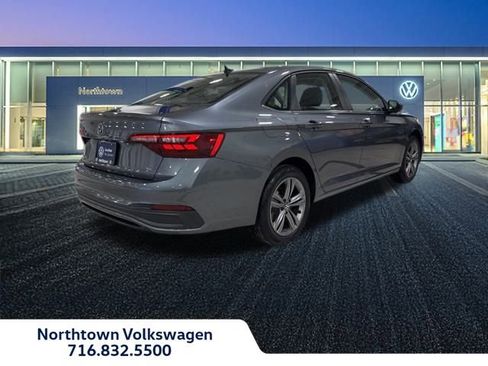 Certified 2022 Volkswagen Jetta SE image 3