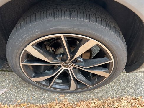 Used 2022 Volkswagen Tiguan SEL R-Line image 10