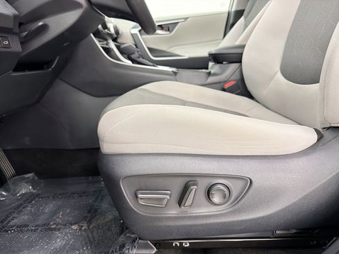 Used 2025 Toyota RAV4 XLE w/ Convenience Package FWD image 13
