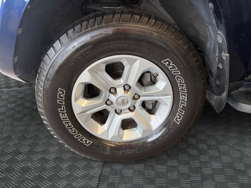 Certified 2019 Toyota 4Runner SR5 Premium AWD/4WD image 31