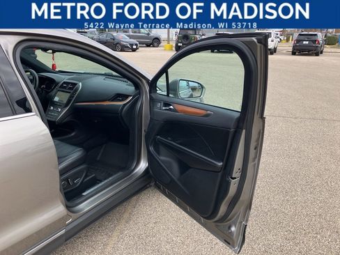 Used 2017 Lincoln MKC Select w/ Select Plus Package image 42