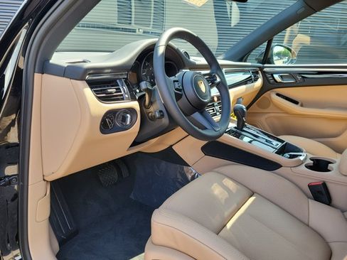 Used 2026 Porsche Macan AWD/4WD image 4