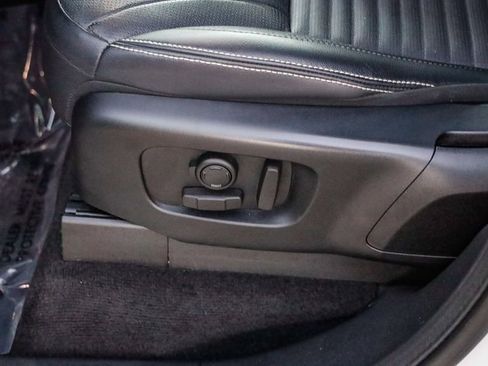 Used 2024 Land Rover Discovery S image 23