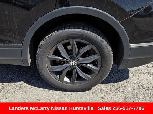 Used 2024 Volkswagen Tiguan SE AWD/4WD image 12