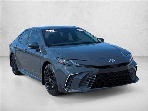Used 2025 Toyota Camry SE w/ Convenience Package FWD image 3