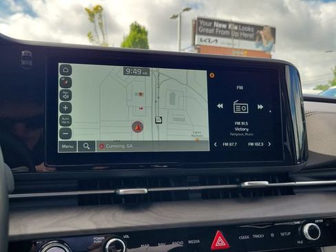 Certified 2024 Kia Carnival EX FWD image 22