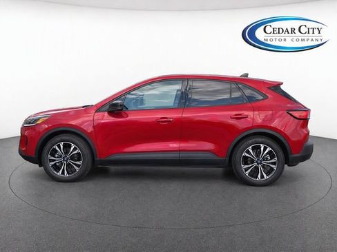 Used 2022 Ford Escape SE w/ SE Sport Appearance Package FWD image 6