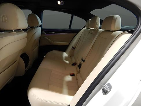 Used 2022 BMW 530i xDrive AWD/4WD image 24