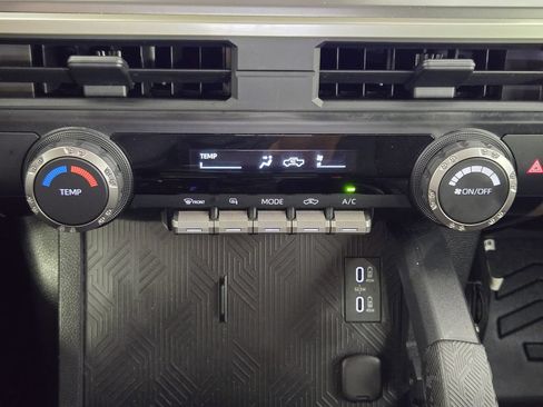 Used 2025 Toyota Tacoma SR5 AWD/4WD image 20