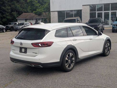 Used 2018 Buick Regal Essence w/ Driver Confidence Package #1 AWD/4WD image 2