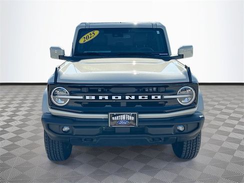 Used 2025 Ford Bronco Outer Banks image 2