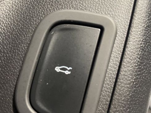 Used 2025 Buick Enclave Preferred image 17