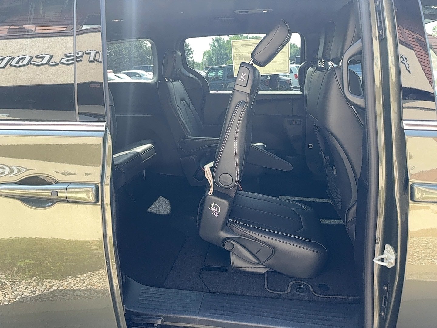 New 2027 Chrysler Pacifica Select AWD/4WD image 10