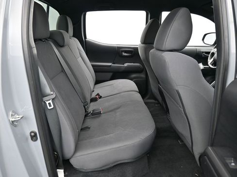 Used 2018 Toyota Tacoma TRD Sport image 37