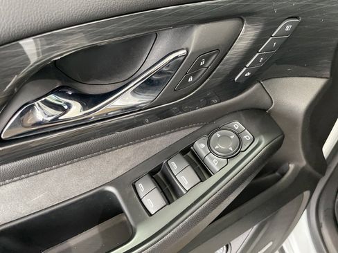 Used 2023 Chevrolet Traverse High Country image 17