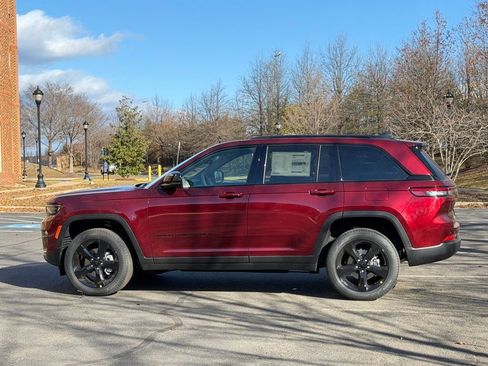 New 2025 Jeep Grand Cherokee Limited w/ Black Appearance Package image 10