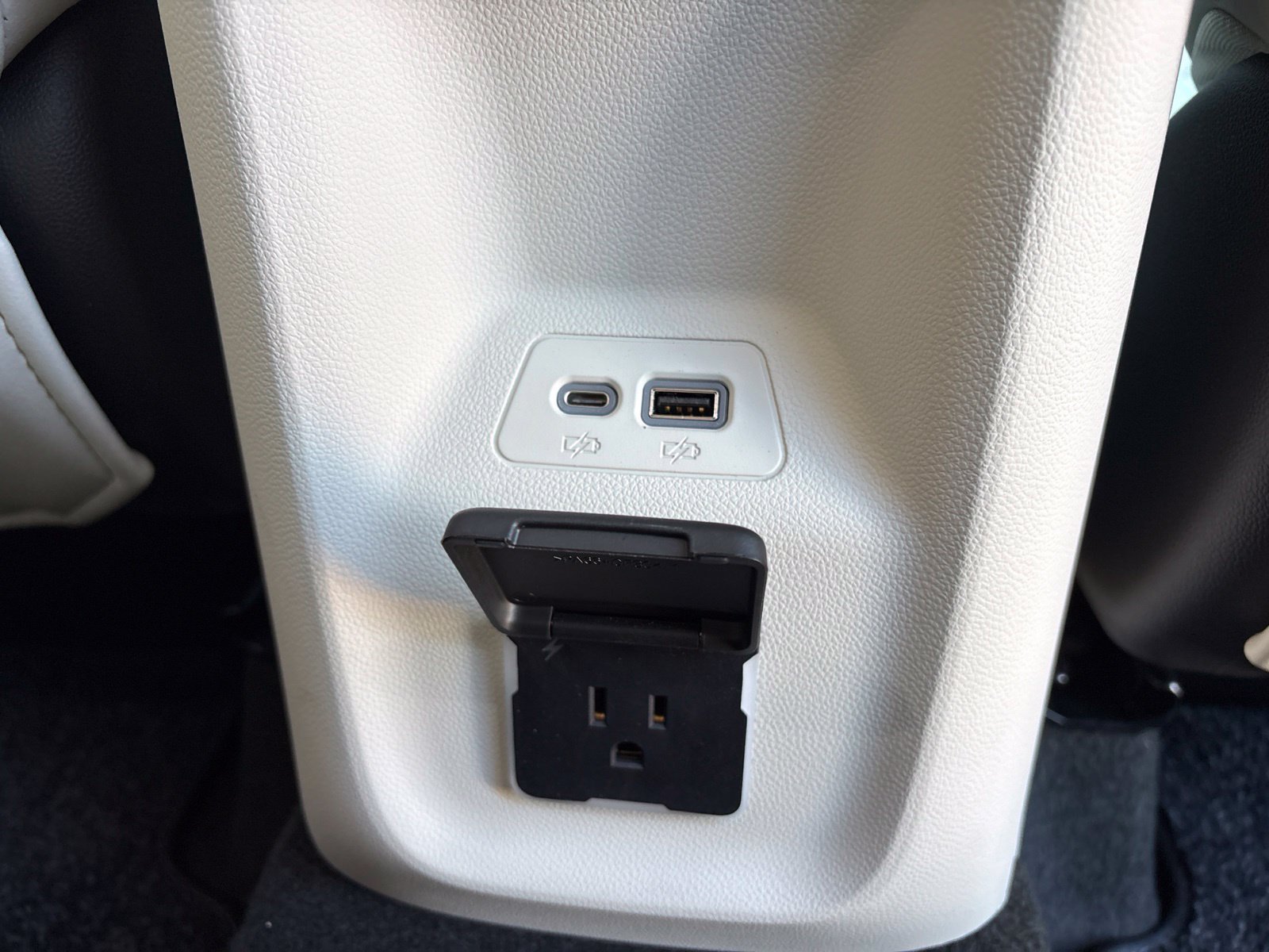 Used 2023 Buick Envision Avenir FWD image 23