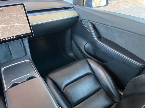 Used 2021 Tesla Model Y Long Range AWD/4WD image 18