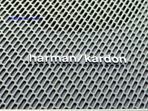 Certified 2023 Volvo XC60 B5 Ultimate w/ Climate Package image 28