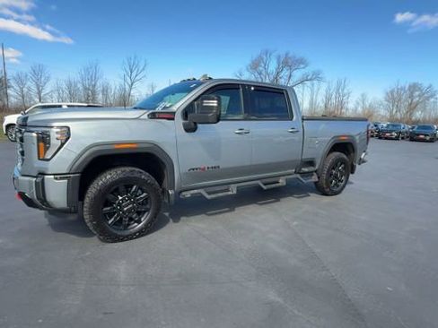 Used 2024 GMC Sierra 2500 AT4 w/ AT4 Preferred Package AWD/4WD image 4