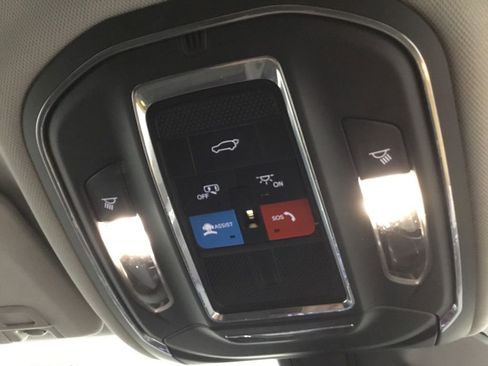 Used 2023 Jeep Grand Cherokee Laredo w/ Luxury Tech Group I AWD/4WD image 34