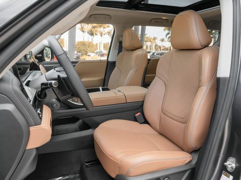 Certified 2026 INFINITI QX80 Luxe w/ Cargo Package AWD/4WD image 8