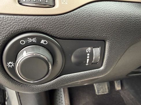 Used 2017 Jeep Cherokee Sport w/ Cold Weather Group image 19