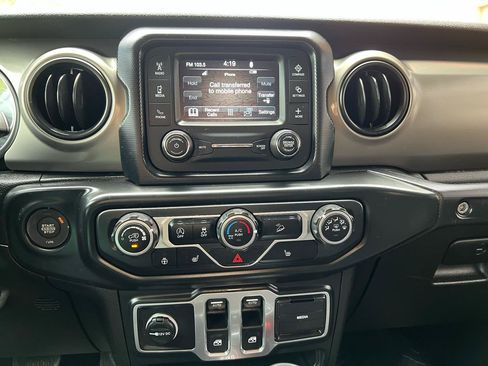Used 2018 Jeep Wrangler Sport AWD/4WD image 40