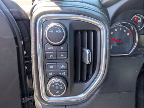Used 2021 Chevrolet Silverado 1500 LTZ AWD/4WD image 34