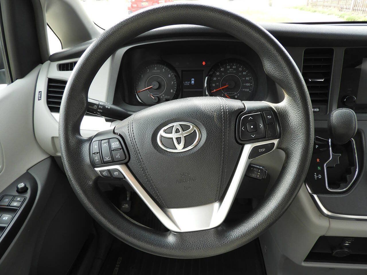 Used 2017 Toyota Sienna LE FWD image 19