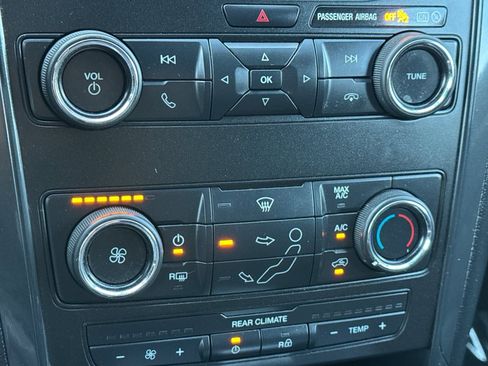 Used 2019 Ford Explorer XLT image 20