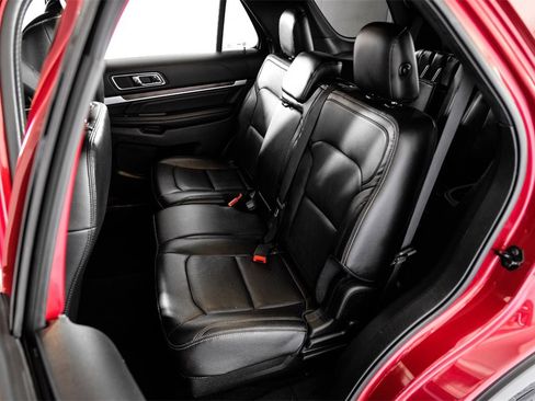 Used 2019 Ford Explorer Limited w/ Class III Trailer Tow Package image 39