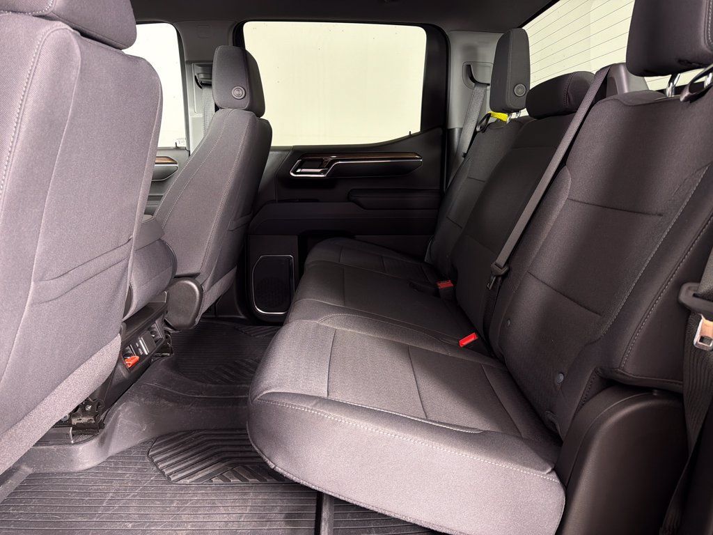 Used 2025 Chevrolet Silverado 1500 LT Trail Boss w/ LPO, Dark Essentials Package AWD/4WD image 19