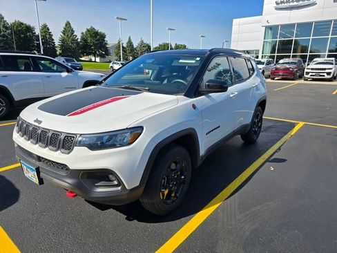 Certified 2023 Jeep Compass Trailhawk AWD/4WD image 3