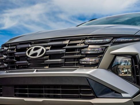 Certified 2025 Hyundai Tucson SEL AWD/4WD image 2