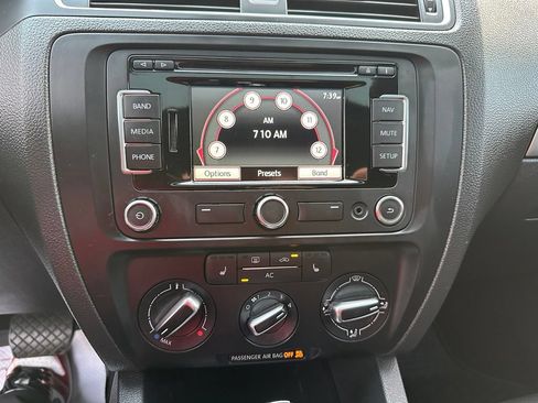 Used 2012 Volkswagen Jetta TDI FWD image 16