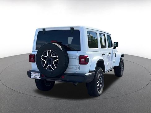 Used 2025 Jeep Wrangler Unlimited Sahara AWD/4WD image 14