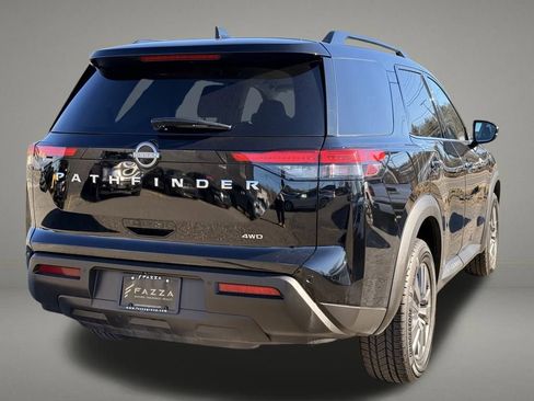 Used 2025 Nissan Pathfinder SV image 5