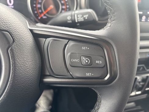 Used 2023 Jeep Gladiator Sport image 19