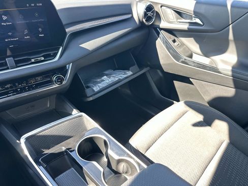 Certified 2025 Chevrolet Equinox LT FWD image 32