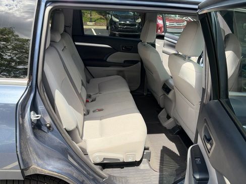 Used 2016 Toyota Highlander LE AWD/4WD image 24