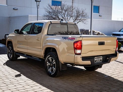 Used 2017 Toyota Tacoma TRD Sport image 6