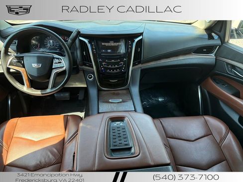Used 2017 Cadillac Escalade ESV Luxury AWD/4WD image 10