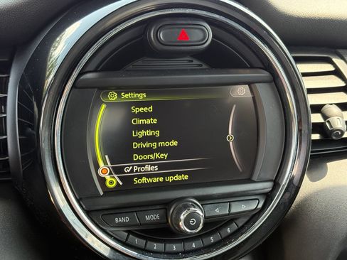 Used 2016 MINI Cooper 4-Door Hardtop FWD image 22